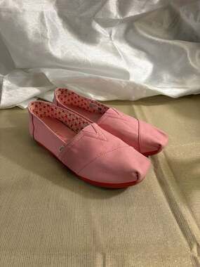 TOMS Women's Classic Alpargata Slip-On Flats in Pink with XOXO Heart Interior Li